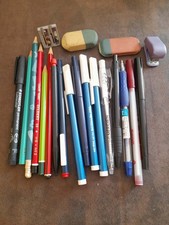 Lot 21 Fournitures de bureau , école - stylos , crayons