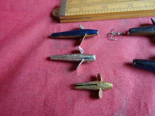 A VARIED SELECTION OF NAMED HARDY FISHING LURES - Picture 3 of 14