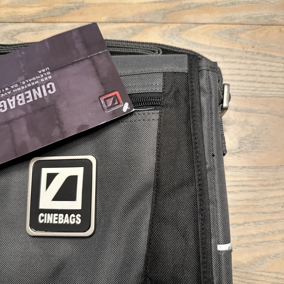 NOVA Bolsa Cinebags CB19 iPad/Tablet Sling Gear - DEPOIS DA TERRA - Imagem 3 de 4