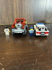 LEGO City Police Pursuit 2016 (60128) Mostly Complete With Mini Figures Figs
