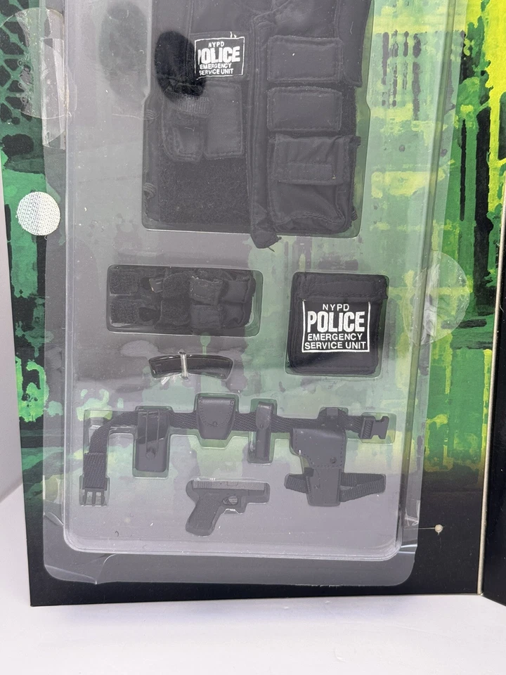 Dragon "Bill Smith" NYPD Emergency Service Unit Full Gear 12" Action Figure - Image 4 of 4