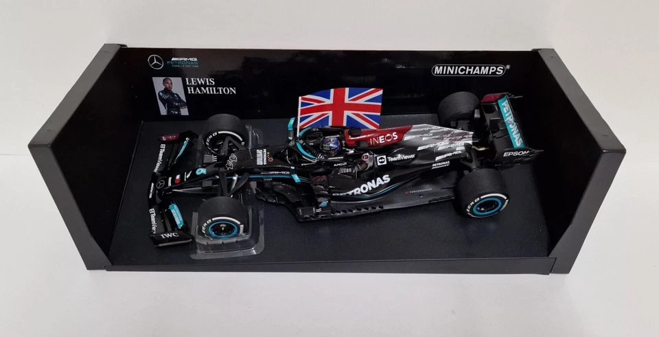MINICHAMPS SCALA 1:18 MODELLINO AUTO F1 MERCEDES LEWIS HAMILTON INGHILTERRA 2021 - Immagine 2 di 4