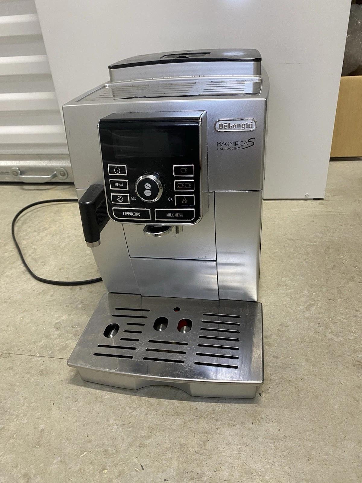 De'Longhi Magnifica S Super Automatic Espresso Cappucino Machine ECAM25462s