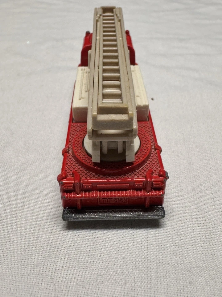 Camión de bomberos Tomica Ladder Chief 1978 vintage rojo No.F33 Tomy S = 1:143 hecho en Japón Foto 2 de 4