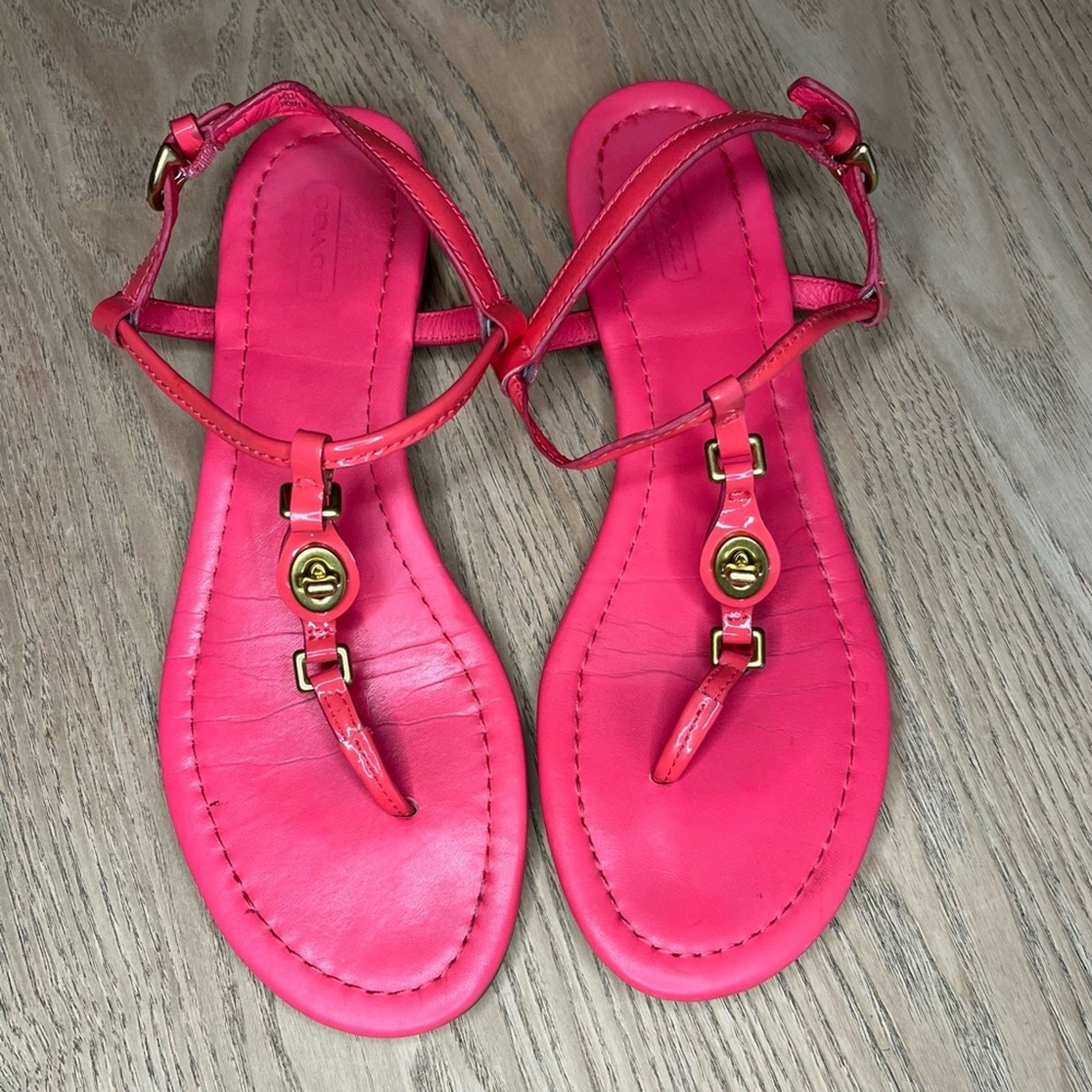 Coach Robyn Turn Lock Leather T-Strap Thong Sandals Hot Pink Women’s Size 7.5