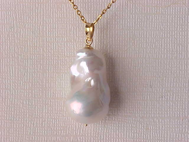 16Mm X 27Mm Aaa Barogue White Pearl Pendant Solid 18K Yellow Gold