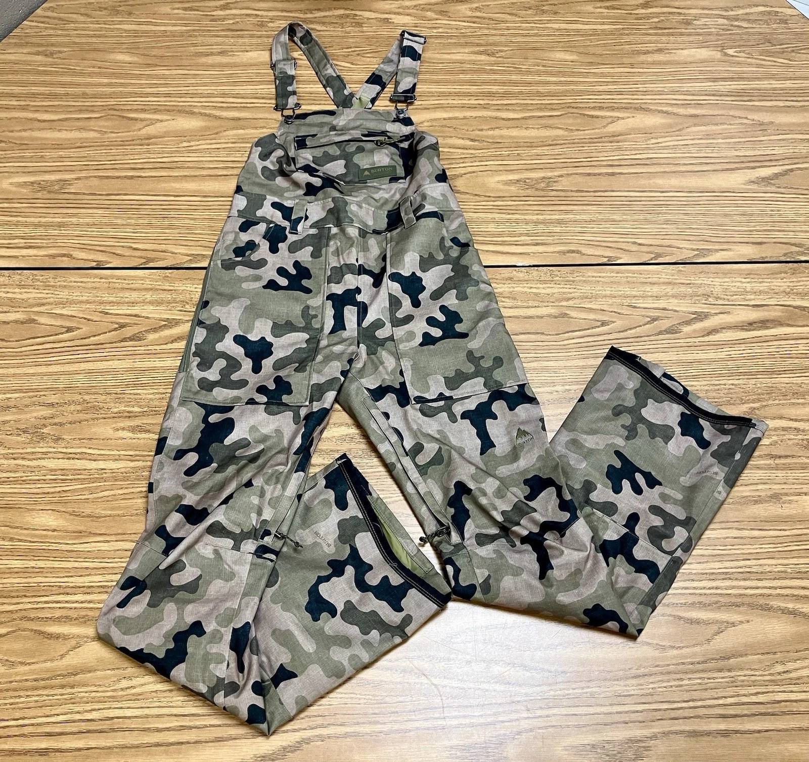Burton Dryride Womens Avalon Ski Bib Size XS Camo Waterproof Eco Vents Exc Cond!