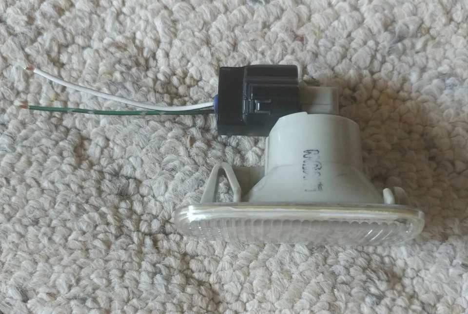 SCION xA xB SIDE MARKER LIGHT FENDER 2004-2006 RH or LH OEM PASSENGER/DRIVER - Image 2 of 4