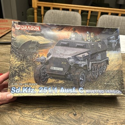 Dragon 1/35 Sd.Kfz. 251/1 Ausf. C Rivetted Version Kit# 6246