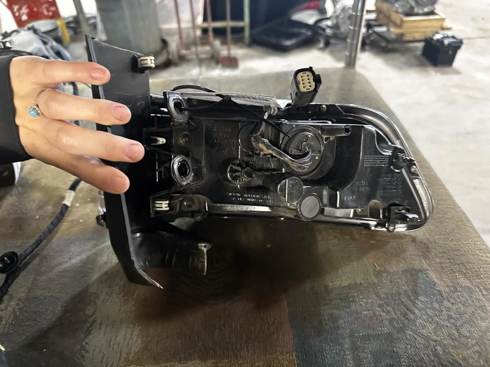 Passenger Tail Light Quarter Panel Mounted Fits 22 GRAND WAGONEER 2012630 Foto 2 de 4