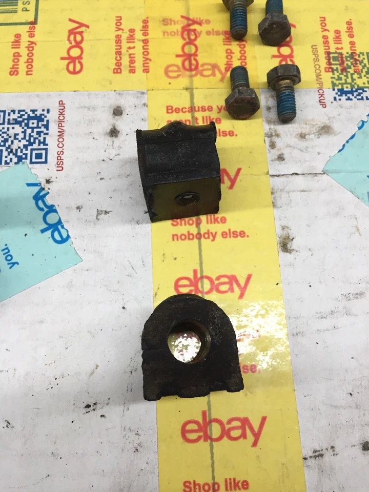 90-93 MERCEDES-BENZ 500SL ESTABILIZADOR TRASERO BARRA ESTABILIZADORA SOPORTE DE MONTAJE (juego) con PERNOS Foto 4 de 4