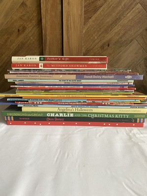 Lot of 25 Childrens Picture Books Halloween Thanksgiving Christmas Easter etc