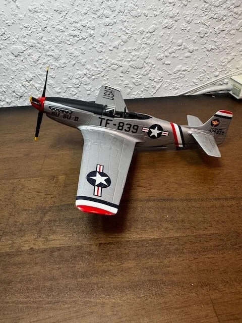 WW2 Plane Diecast Model War Bird-Metal 51 Mustang Su Su 11 - Image 4 of 4