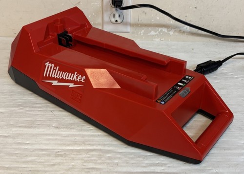 Milwaukee MXFC MX FUEL Lithium-Ion Battery Charger (Red) USED-READ