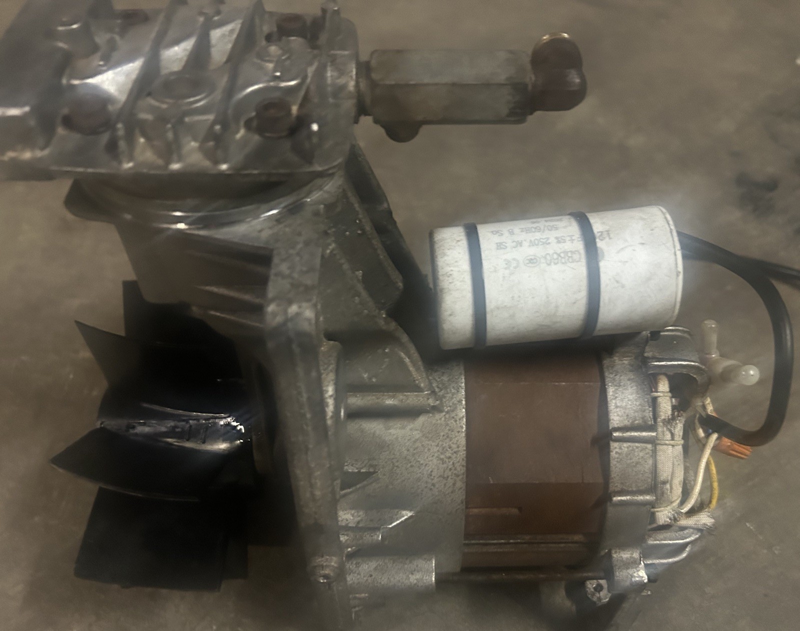 Campbell Hausfeld Air Compressor Pump Motor OEM HJ3001/HJ3002 Part # HJ100000AV 