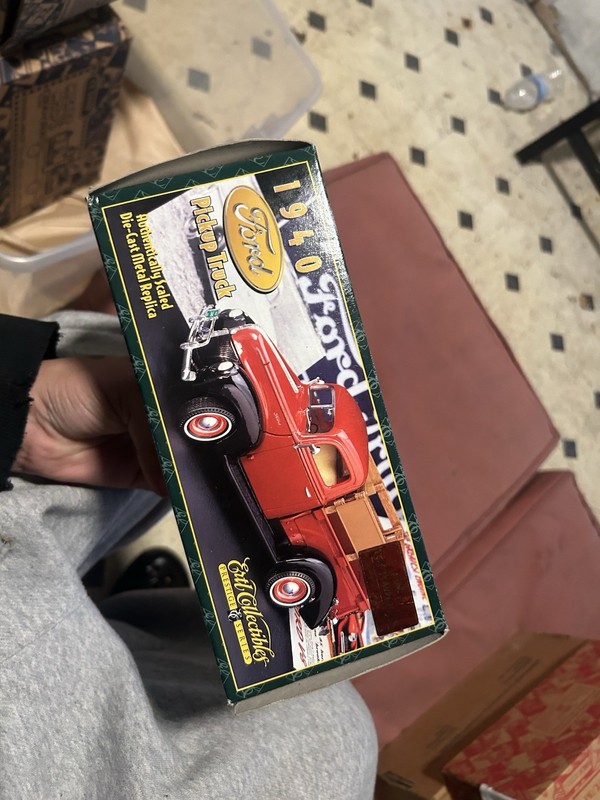 Ertl Collectibles 1940 Ford Pickup Truck Red Diecast Metal Craftsmanship Series
