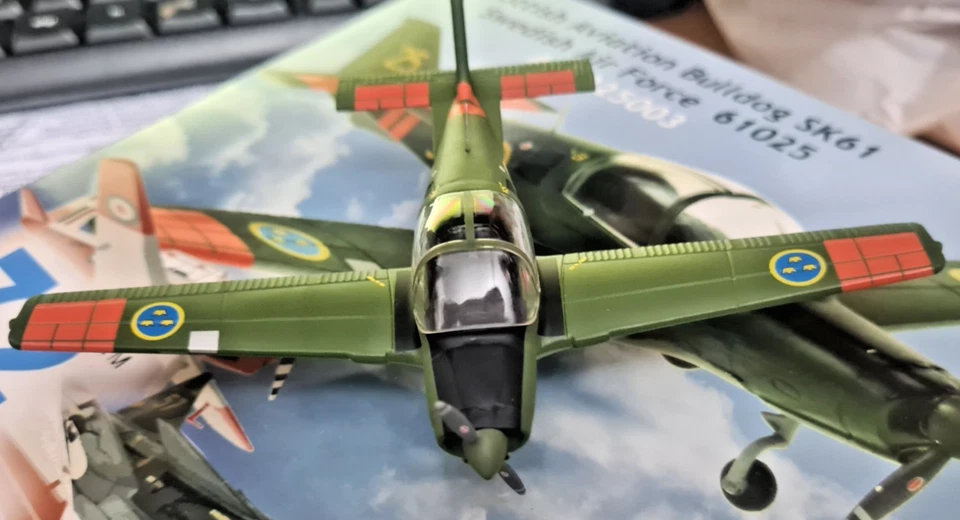Scottish Aviation Bulldog SK61 Sweden Air Force- Scala 1:72 Die Cast Aviation 72 - Immagine 2 di 4