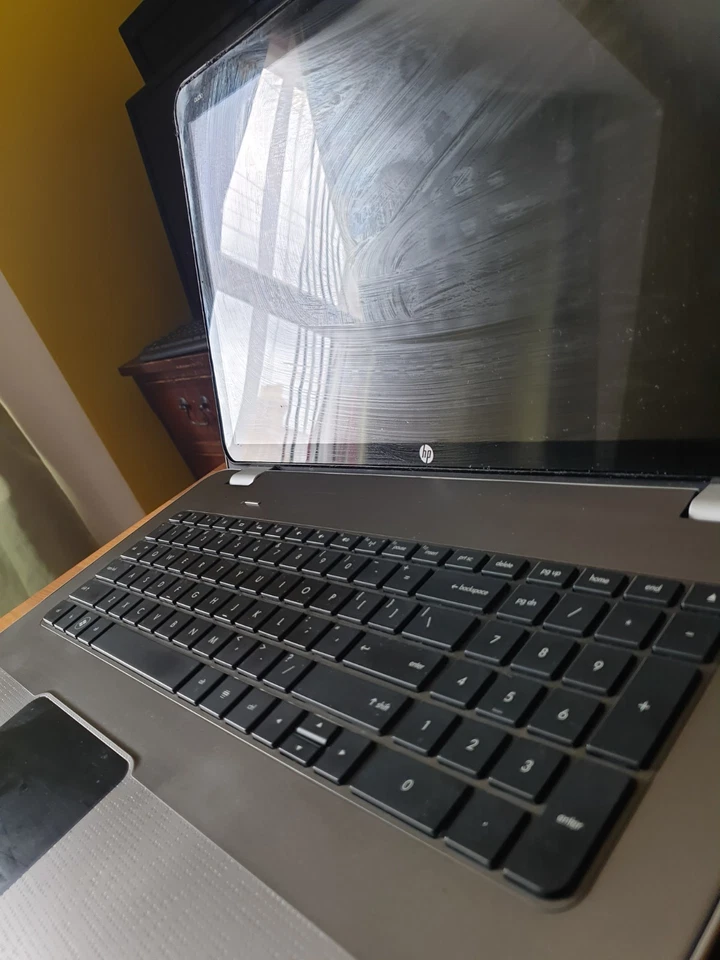 Touchscreen HP Envy 17" inch  17-1024tx laptop, 4GB RAM, 640GB HDD  - Image 3 of 4