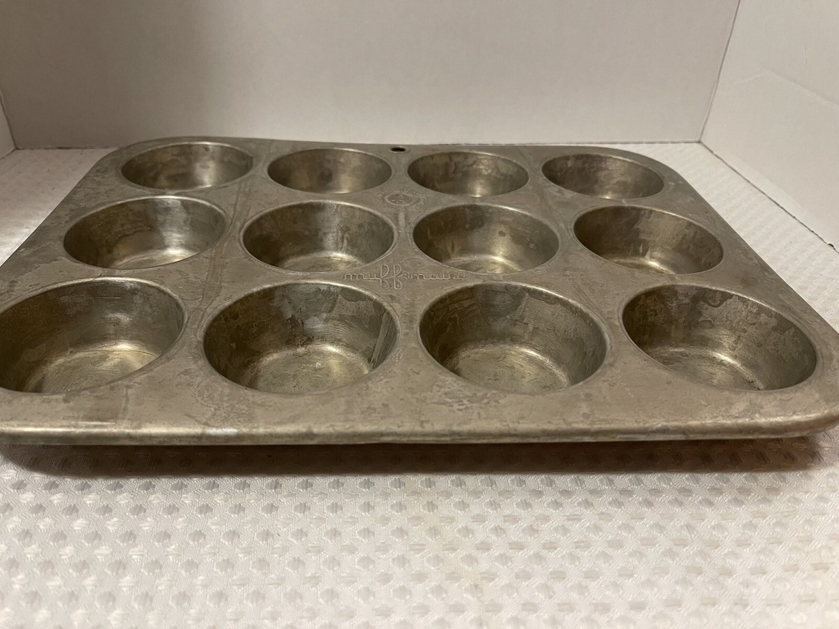 Vintage Muffinaire Aluminum 12 Muffins Pan Tin United Aircraft Dayton Ohio  USA