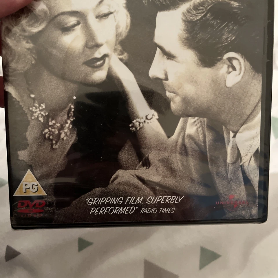 CROSSFIRE - Robert Mitchum,Gloria Grahame. Region 2 UK DVD. Sealed. Noir. - Image 3 of 4