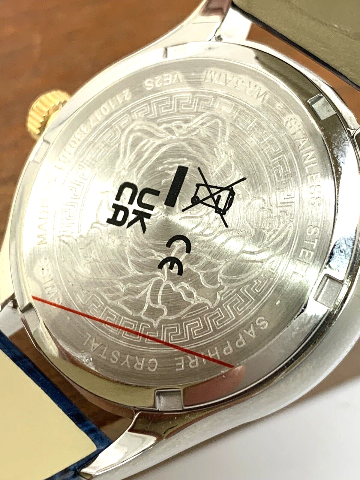 Orologio Versace Donna VE2S00122 Hellenyium Quarzo Svizzero Quadrante Blu Cinturino Pelle