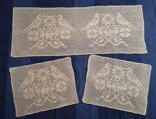 Tris centrini rettangolari a filet realizzati a mano