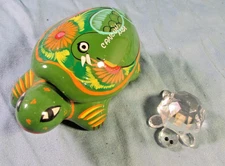 2 tortues:1 en cristal de Bohème,1 en terre cuite émaillée Cancun ( Mexique )