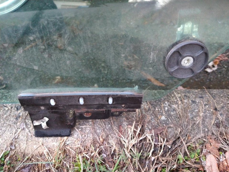 Ford Mustang 2000 ventana de vidrio lateral del conductor Foto 4 de 4