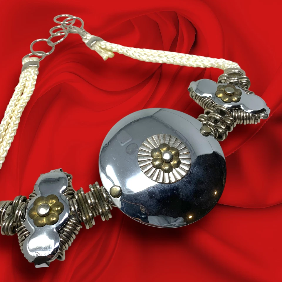 Cinto de corda branco vintage dos anos 1980 ferragens prata boêmio Avant Garde 23"-26" - Imagem 2 de 3