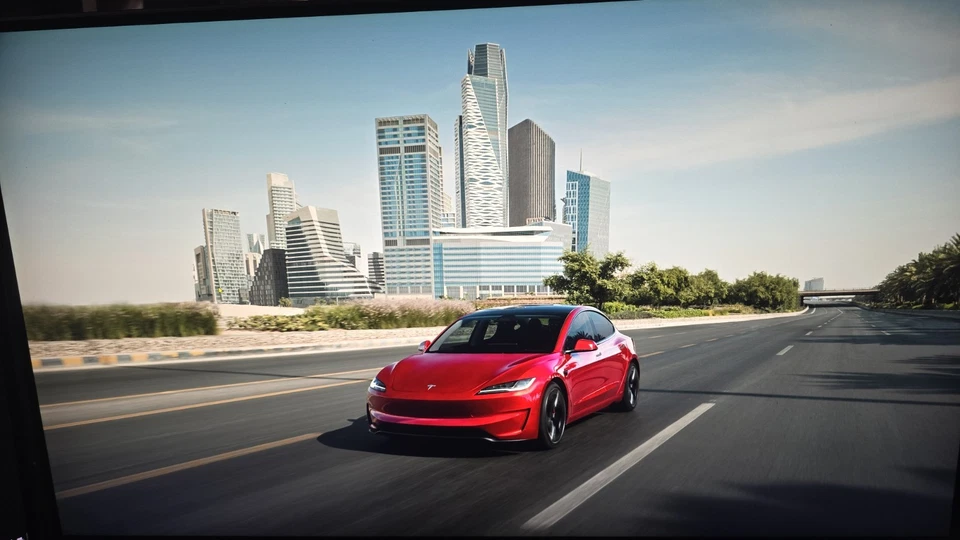 LG 27UD88-W 27" 4K IPS Display No Stand For Parts Used Computer Screen Monitor - Image 3 of 4