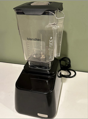 Blendtec Blender Designer Series + WildSide Jar - Model CTB1 732 Cycles - Black