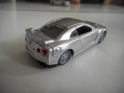Bburago Burago Nissan GTR in Grey on 1:64 - Imagen 2 de 2