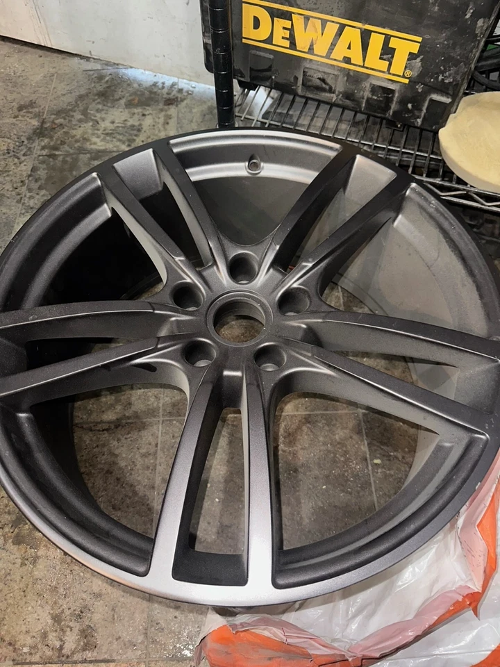 Porsche Cayenne 2022 rueda híbrida Foto 2 de 4