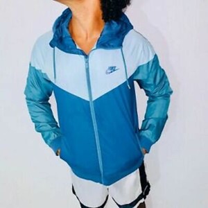 nike windrunner medium