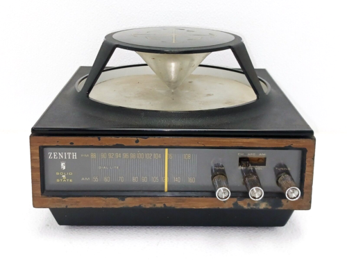 Vintage Zenith D424W AM/FM Solid State Tabletop Radio Wood Grain Finish - WORKS