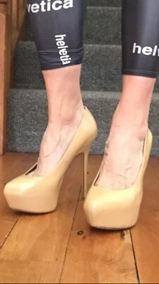 report signature heels