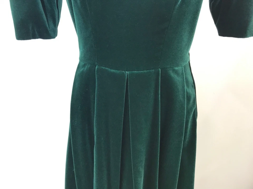 Vintage Laura Ashley Velvet Dress - Size 8 Emerald Green Sweetheart Neck 50s - Image 3 of 4