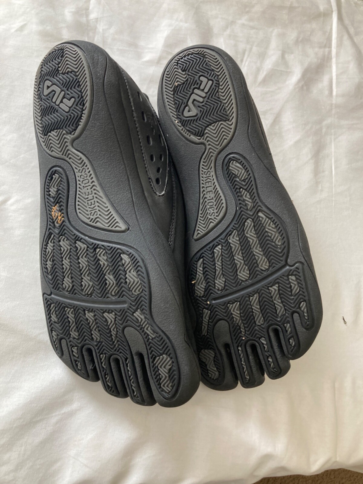 skele toes water shoes