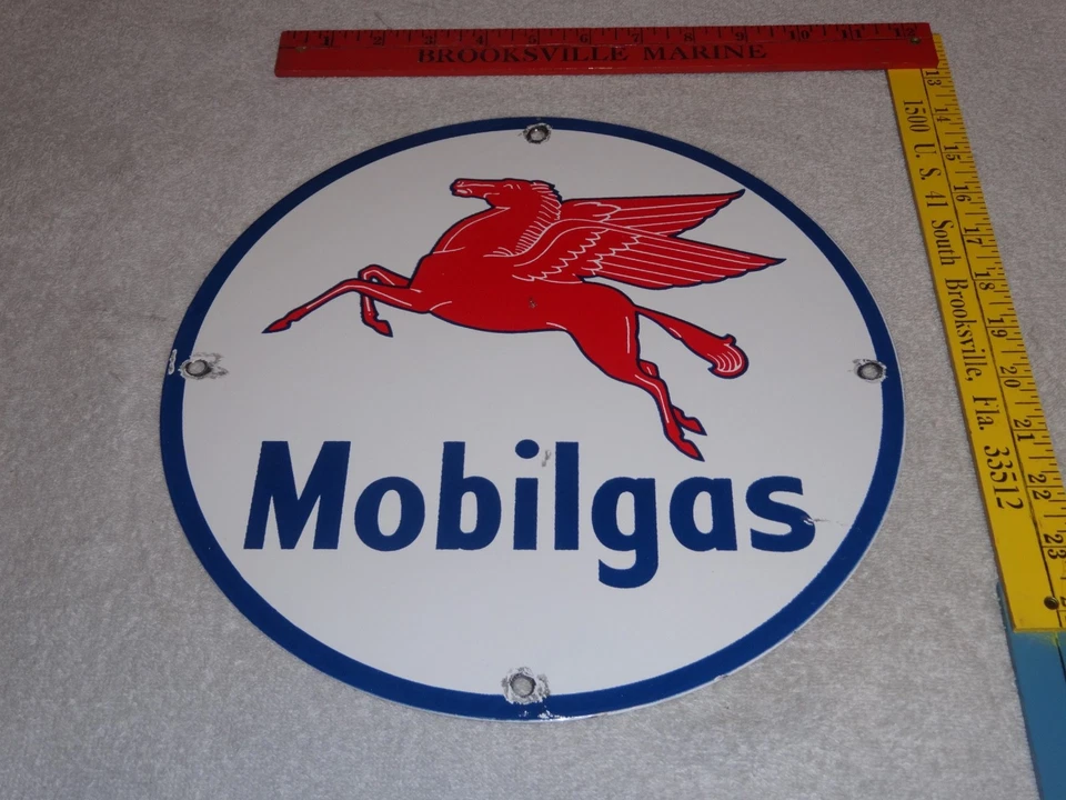 PLACA VINTAGE MOBIL MOBILGAS PEGASUS HORSE 11 1/2" PORCELANA METAL GASOLINA E ÓLEO - Imagem 3 de 4