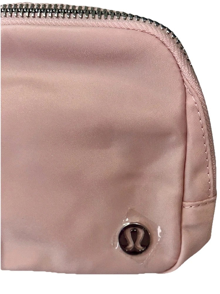 Lululemon Everywhere 1L Belt Bag in Pimi Silver White NWT Authentic Hands-Free