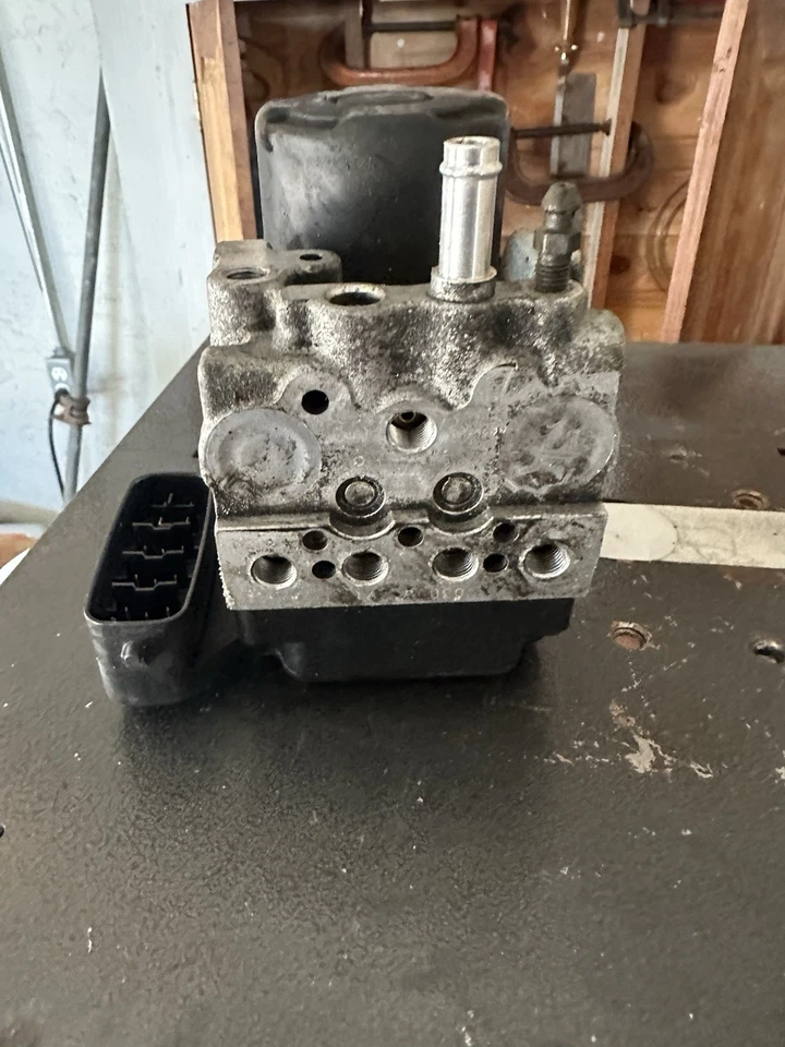 LEXUS IS300 2001-2005 OEM ANTIBLOQUEO FRENO ABS MÓDULO BOMBA Foto 2 de 4