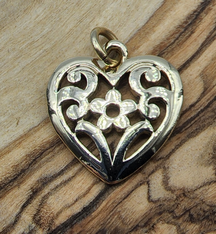 James Avery Retired 14k Floral Heart Charm . Thick 5… Gem