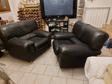 2 GRANDI POLTRONE NERE IN PREGIATA PELLE FIORE DI UN'ESTREMA COMODITA'