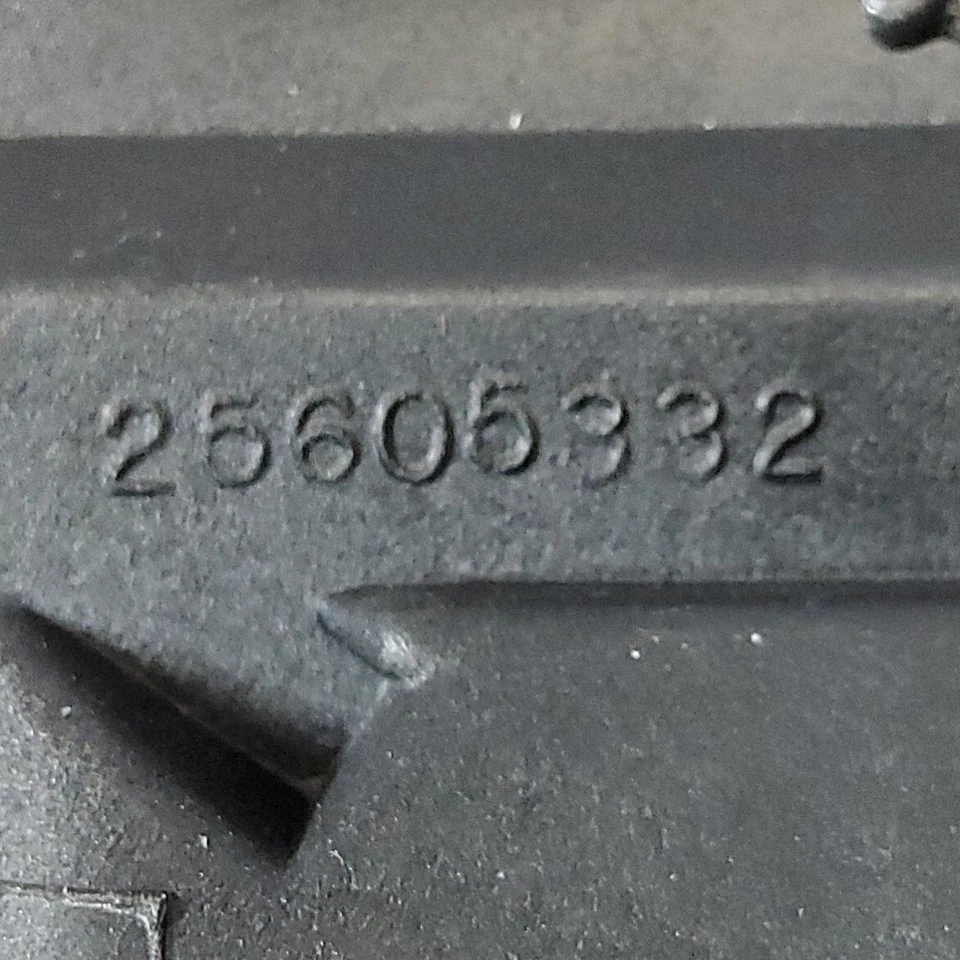 Consola central Oldsmobile Aurora 95-99 inserto de bandeja de cenizas de plástico negro Foto 3 de 3