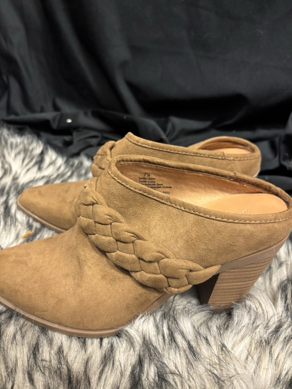 Universal Thread Shoe - image 1