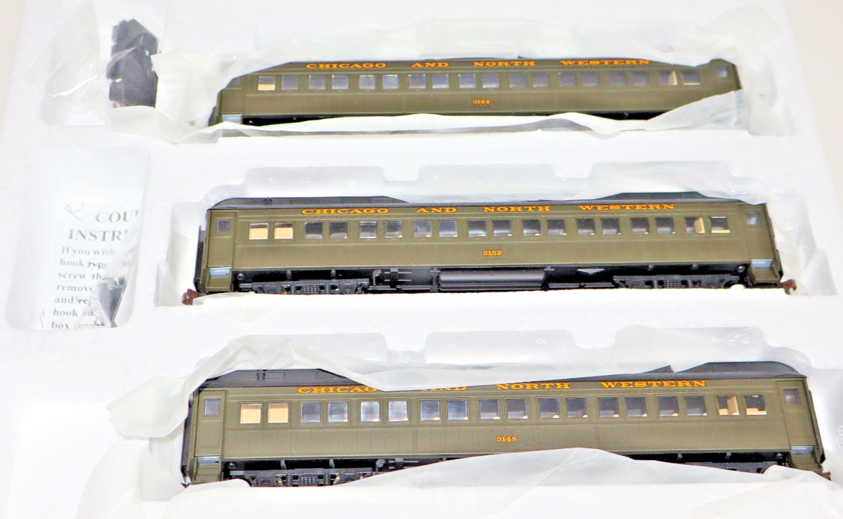 Rivarossi CNW 60' Coaches 3-Unit Set #HR4036 LN/Boxed | eBay Rivarossi CNW 60' Coaches 3-Unit Set #HR4036 LN/Boxed | eBay