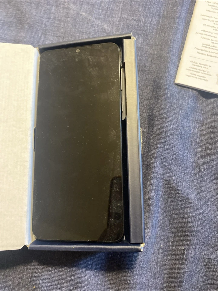 Motorola Moto E13 - 64GB/2GB - Cosmic Black (Sbloccato) (Dual SIM) - Immagine 2 di 3