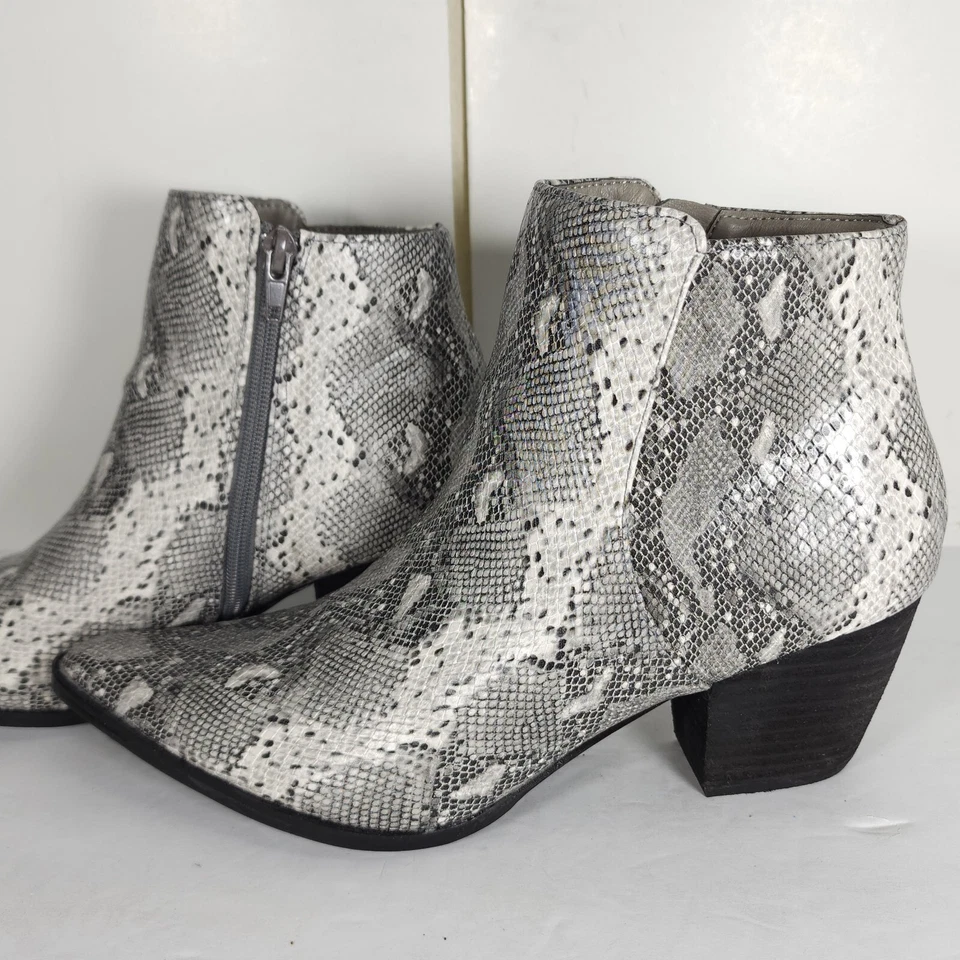 Botas al tobillo Coconuts by Matisse Astoria para mujer EE. UU. 8, 5 M gris piel de serpiente Foto 2 de 4