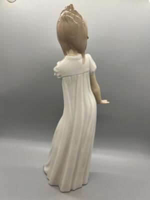 リヤドロ Lladro Nao by Lladro Girl Yawning Nao by Lladro
