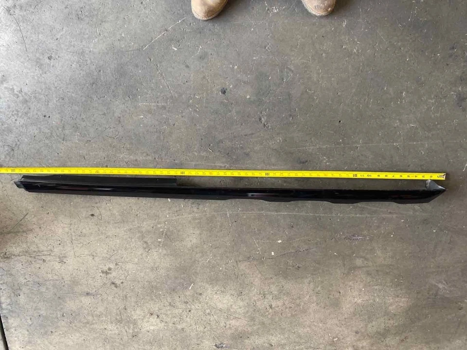 Saturn Vue 2006 faldón lateral del pasajero trasero panel basculante moldura pasajero derecho derecho Foto 2 de 4